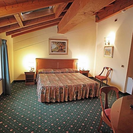 Hotel Faccioli Valeggio sul Mincio Exteriör bild
