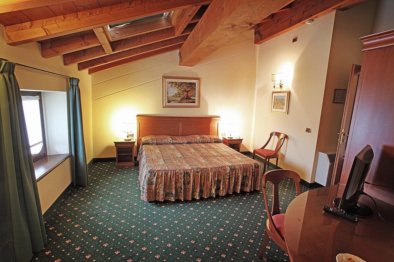Hotel Faccioli Valeggio sul Mincio Exteriör bild